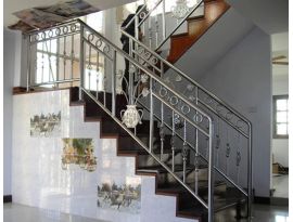 Cầu thang inox hoa văn