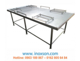Bàn chế biến thủy sản inox