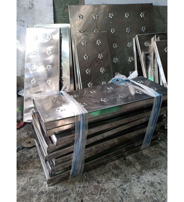 Bậc cầu thang inox